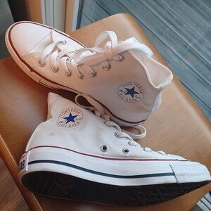 Classic All-Star Chuck Taylors Size M4 W6